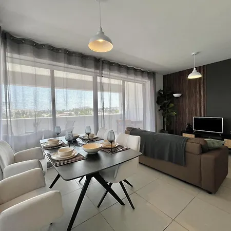 Sealine Apartment